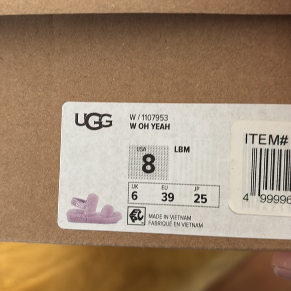 UGG Fluff Oh Yeah in Lilac size 8 W New in Box - Picture 3 of 3